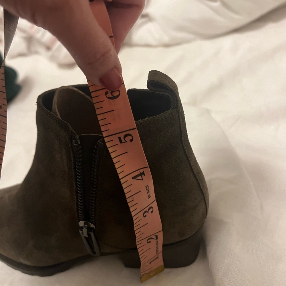 NEW AQUATALIA FANTINA OLIVE GREEN SUEDE ANKLE BOOTIE. - Picture 9 of 11